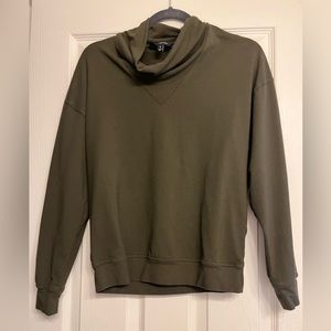 NWOT Banana Republic long sleeve top